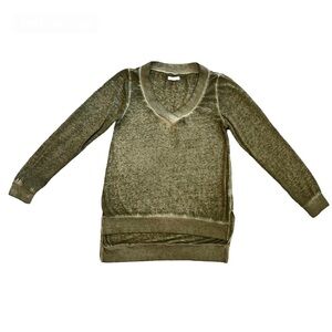 ⭐️Abound green vintage looking high low long sleeve vneck sweater size XS